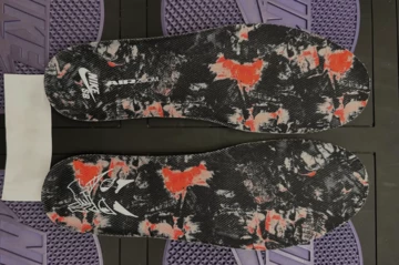 Nike SB Dunk Low Krampus Sohle