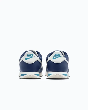 Nike Cortez Midnight Navy Sail von Hinten