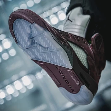 Jordan 5 Burgundy On Feet Sohle