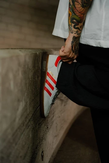 adidas Handball Spezial Grey Two - an der Wand