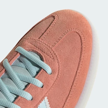 Die Toebox des adidas Handball Spezial Wonder Clay Almost Blue