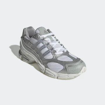 adidas Ozweego Pro Silver Metallic schräg frontal
