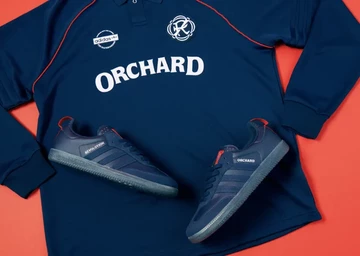 Ochard New England Revolution adidas Samba ADV Trikot und Sneaker Detail