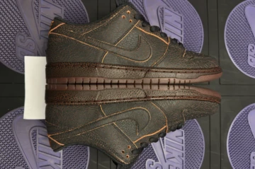 Nike SB Dunk Low Krampus Außenseite