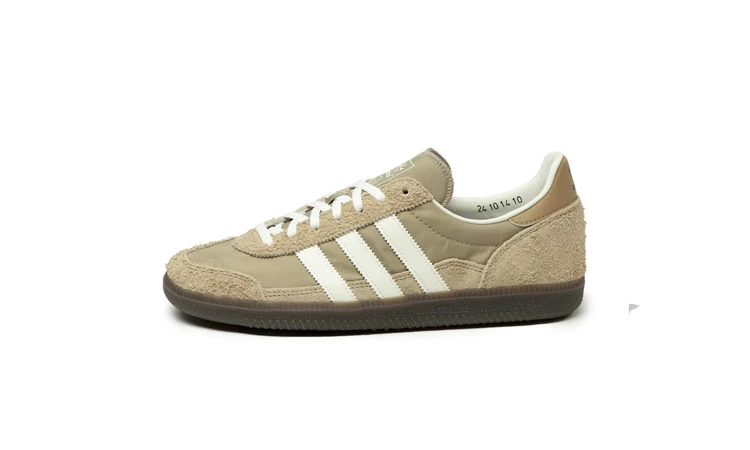 Der adidas SPZL Wensley Cardboard von außen