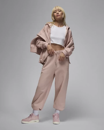 Jordan 4 RM Pink Oxford mit Model