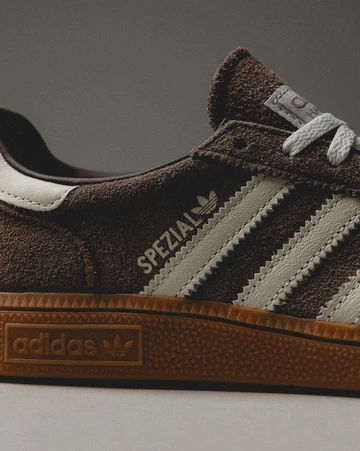 Details des adidas Handball Spezial Earth Strata abgelichtet von Asphaltgold