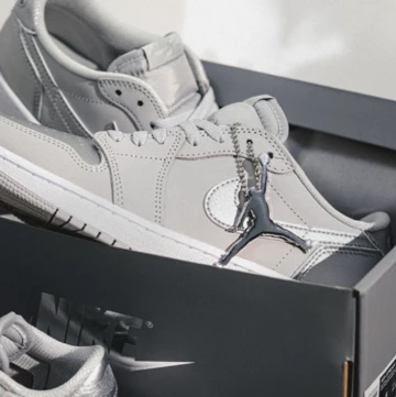 Jordan 1 Low Metallic Silver Mood Detail in Box