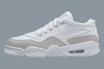 Jordan 4 RM Metallic Silver Außenseite