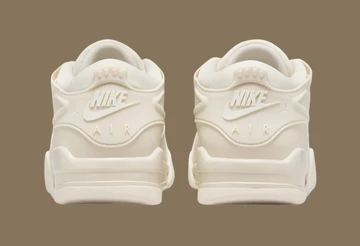 Jordan 4 RM Light Legend Brown von hinten