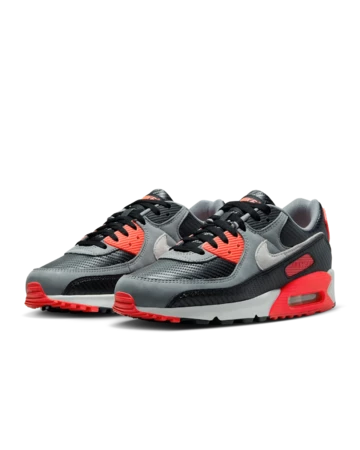 Air Max 90 Carbon Fiber Paar schräg seitlich