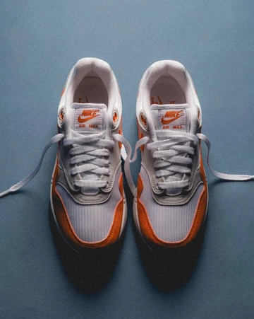 Air Max 1 Safety Orange von oben beide paare