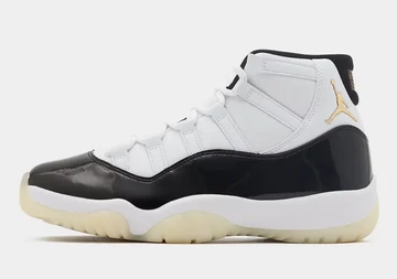 Jordan 11 DMP in der Hand  seite außen