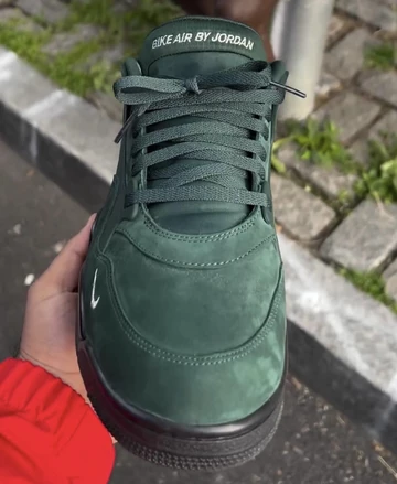 Nigel Sylvester Jordan 4 Remix Bike Air von vorne