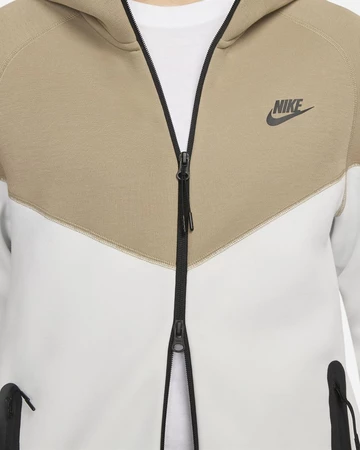 Nike Tech Fleece Zipper Details