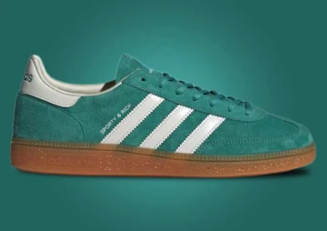 Sporty & Rich adidas Handball Spezial Green Außenseite auf grünem Hintergrund