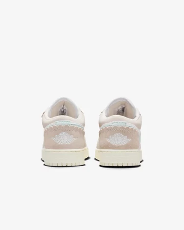 Jordan 1 Low GS Guava Ice von hinten