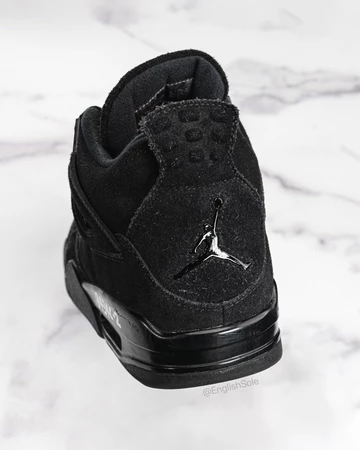 Der Jordan 4 SB Black Cat Wear Test Sneaker von hinten