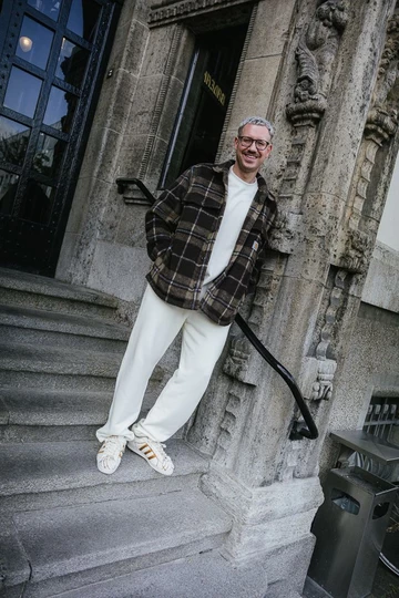 adidas Superstar Conchas - Fit Pic auf der Treppe (2)