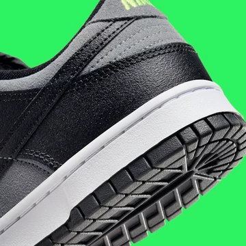 Dunk Low Mini Swoosh Black Suede details ferse