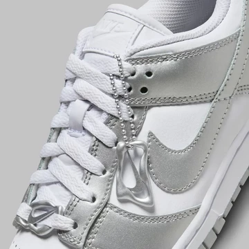 Dunk Low Metallic Silver Details Schnürsenkel