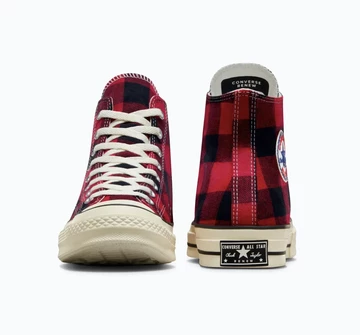 Converse Chuck 70 High Upcycled Red von Vorne und von Hinten