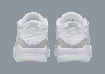 Jordan 4 RM Metallic Silver von hinten