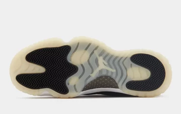 Jordan 11 DMP in der Hand sohle