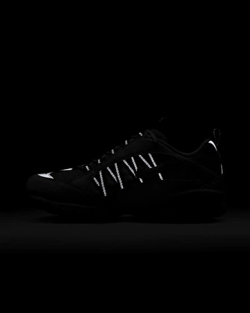 Nike Air Humara Oil Green - außen im dunklen