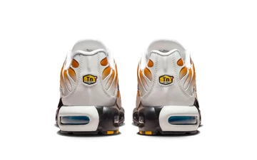 One Block Down x Air Max Plus Reverse Pack von hinten