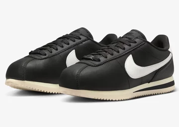 Nike Cortez Black Sail schräg von vorne