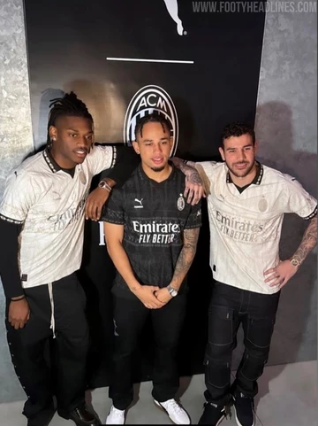 Die Spieler von AC Milan im PLEASURES Puma AC Milan Authentic Trikot