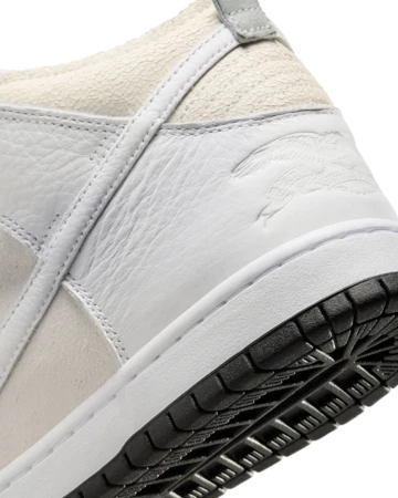 Antihero x Nike SB Dunk High Light Grey Detailbild
