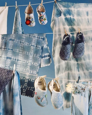 Levi's Crocs All-Terrain Clog Sashiko Light Wash - Lookbook (1)