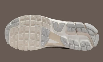 Nike Zoom Vomero 5 Light Orewood Brown Beige Sohle