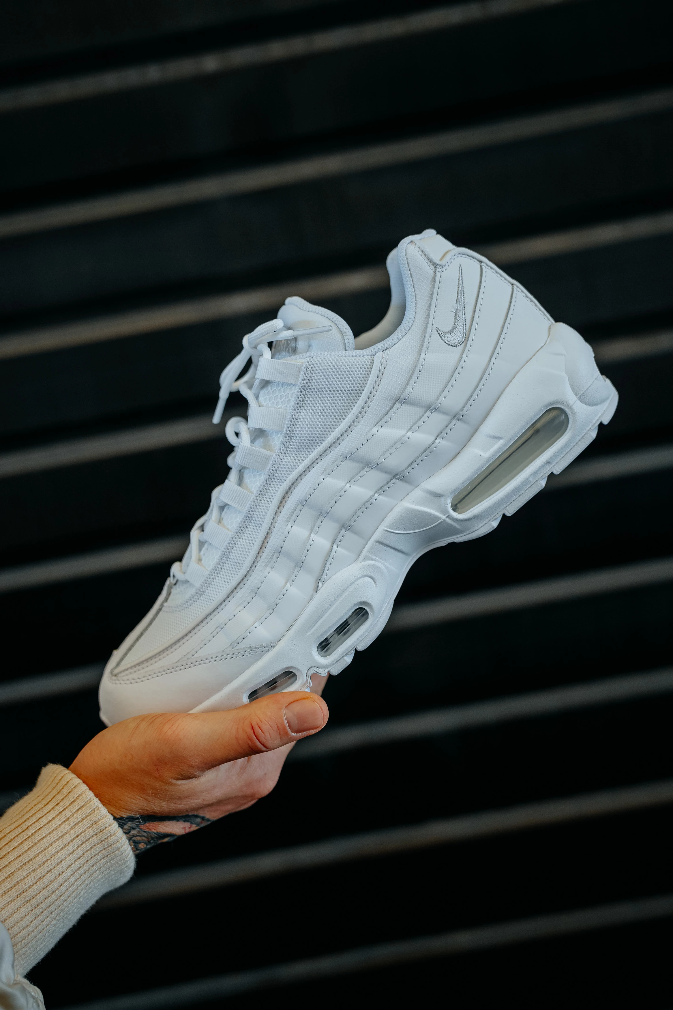 Air Max 95 All White on feet Outfit Bilder Dead Stock