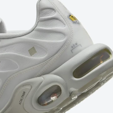 A COLD WALL Nike Air Max Plus Platinum Tint Detail Ferse
