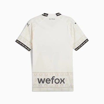 Das beigefarbene PLEASURES Puma AC Milan Authentic Trikot von hinten