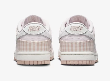 Dunk Low Pink Gingham von Hinten