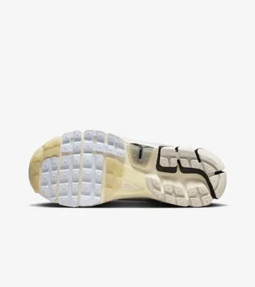 Nike Zoom Vomero 5 Light Bone Black Sohle