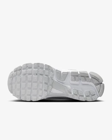 Nike Zoom Vomero 5 Chrome Toe Sohle