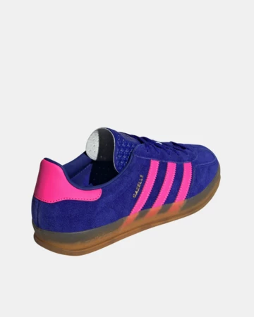 adidas Gazelle Indoor Lucid Blue leicht schräg von hinten