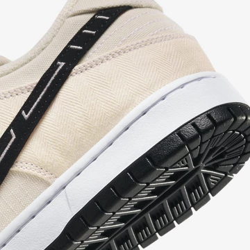 Albino & Preto Nike SB Dunk Low - Ferse Detail