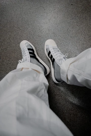 adidas Blondey Pro Model ADV Christopher hat den Schuh am Fuß