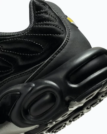 Air Max Plus Black Satin Detail Ferse