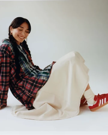 adidas Gazelle Indoor Red Scarlet Lookbook Bild von Sneakersnstuff 3