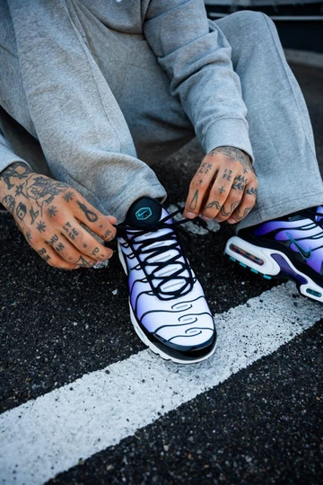 Air Max Plus Reverse Grape - on feet