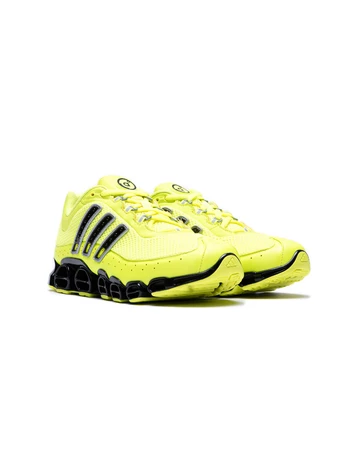 adidas Megaride Sol Yellow Paar schräg seitlich