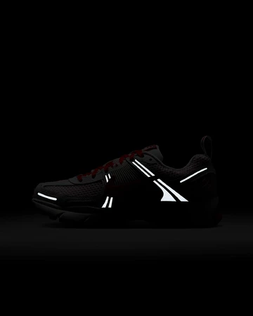 Nike Zoom Vomero 5 Valentine's Day 2025 Dark Außenseite