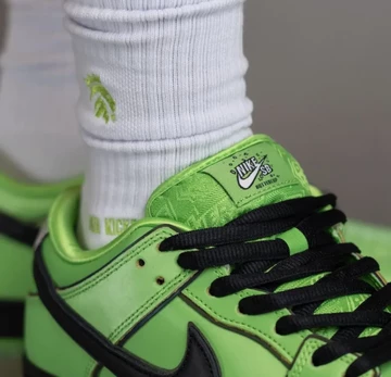 The Powerpuff Girls Nike SB Dunk Low Buttercup toebox logo